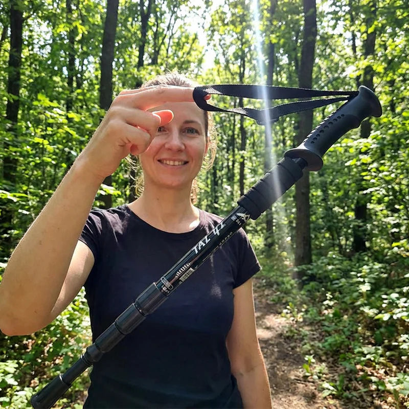 ⛰️Nastaviteľná hliníková palica na chôdzu – odolná, tlmiaca nárazy, ľahká 🌲